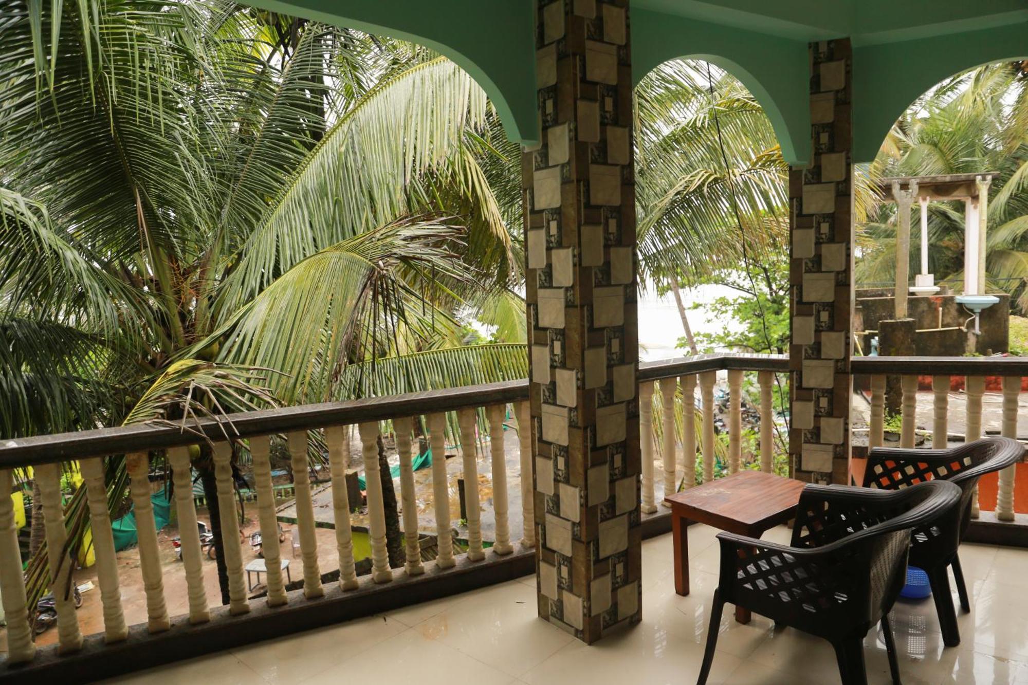 Kumbaya Beachside Hostel & Apartments At Arambol Beach Exterior photo